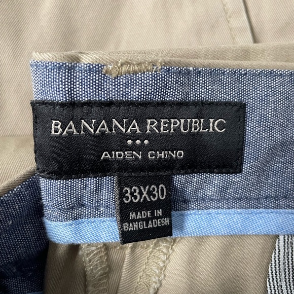 Bundle of 4 pairs of Banana Republic Khaki Pants - Picture 2 of 3